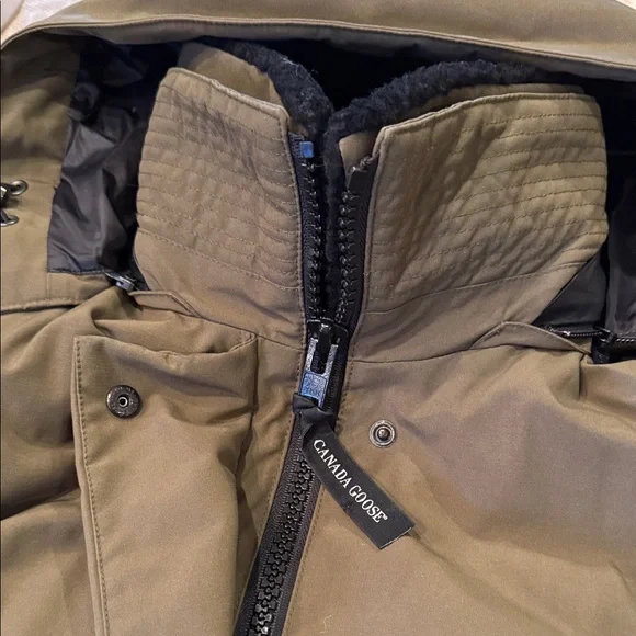 Canada Goose Women's Elwin Green Quilted Jacket. Excellent condition. - Picture 2 of 6